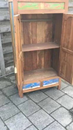 Botenhouten opbergkast