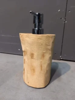 Houten zeeppompje