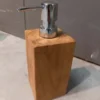 Houten zeeppompje