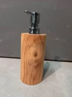 Houten zeeppompje