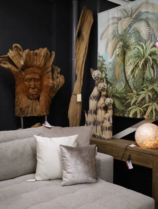 Indiaan uit wortel teak hout gesneden 210cm
