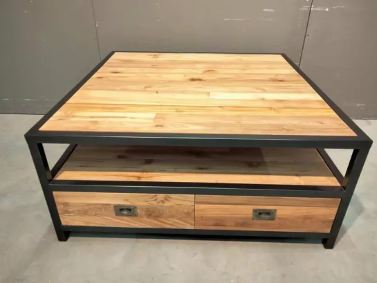 Industriële Salontafel van glad Teak hout en Metaal