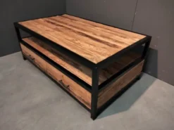 Industriële Salontafel van ruw Teak hout en Metaal