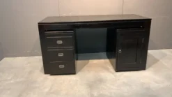 Koloniaal donker bureau