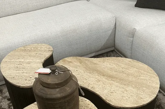 Organische Salontafels van Mango Hout met Travertin Blad set van 2