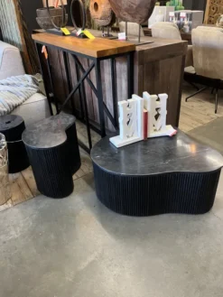 Organische Salontafels van Zwart Mango Hout met Zwart Marmeren Blad set van 2
