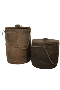 Oude houten pot met deksel en touw