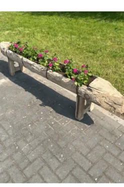 Oude houten voederbak als plantenbak 260 cm