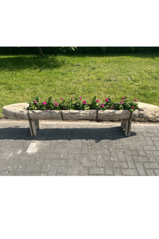 Oude houten voederbak als plantenbak 260 cm