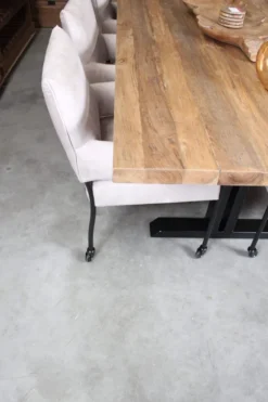 Oude teak eettafel