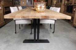 Oude teak eettafel