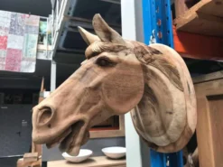 Paardenhoofd van hout