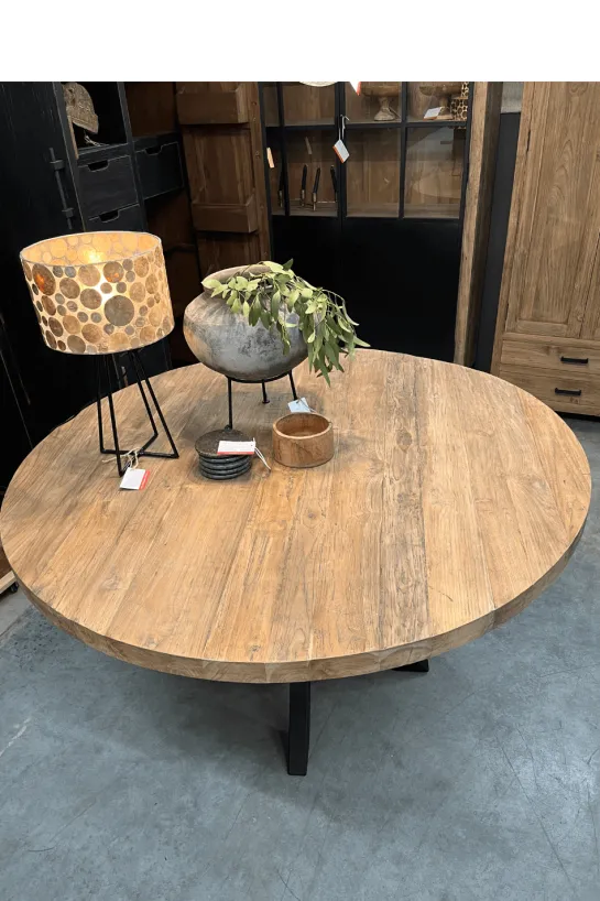 Ronde eettafel van gerecycled teak – Ø140 cm – metalen matrixpoot