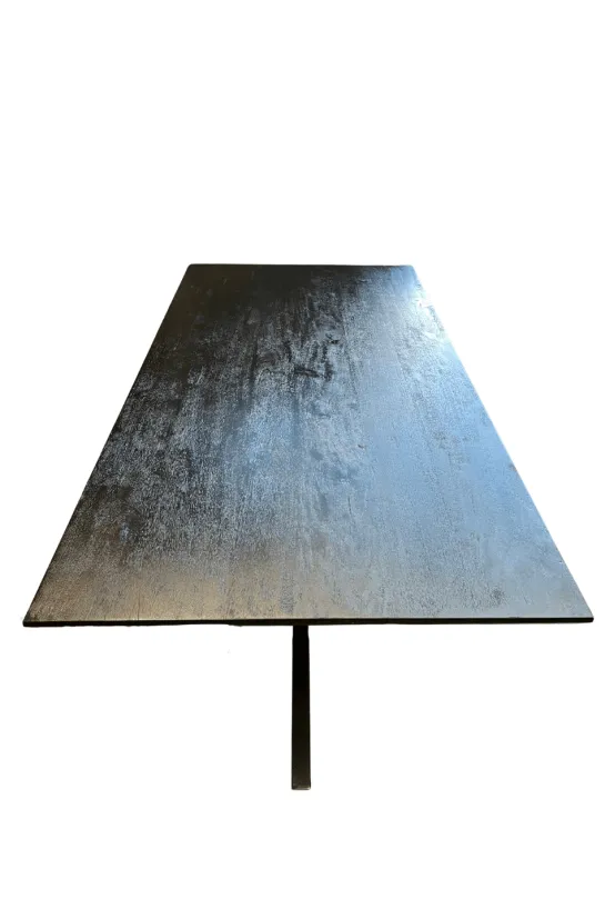 Zwarte mango houten eettafel met metalen matrixpoot