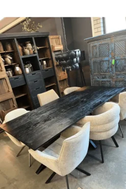 Zwarte mango houten eettafel met metalen matrixpoot