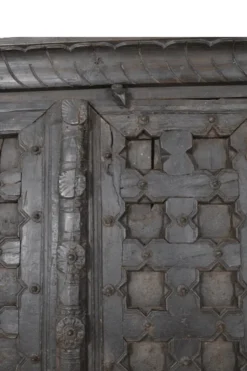 Zwarte Opbergkast met Oude Deuren