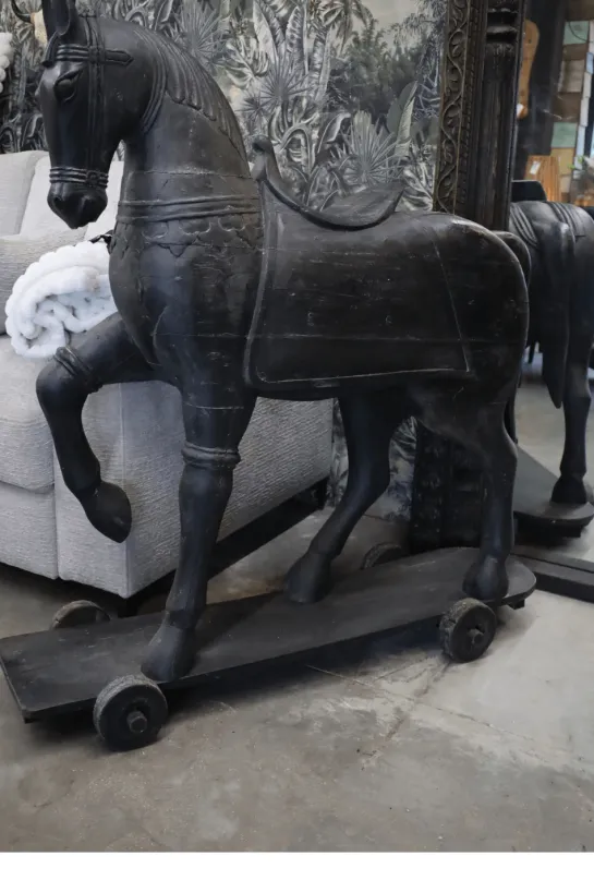 Zwart groot houten paard decoratie