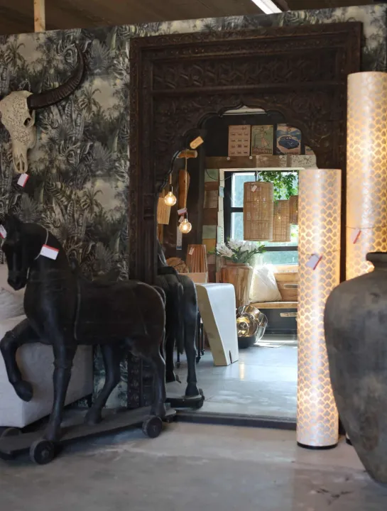Zwart groot houten paard decoratie