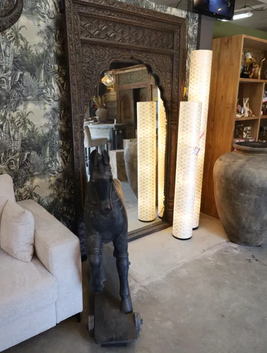 Zwart groot houten paard decoratie