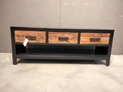 Zwart metaal tv meubel met oud houten lade